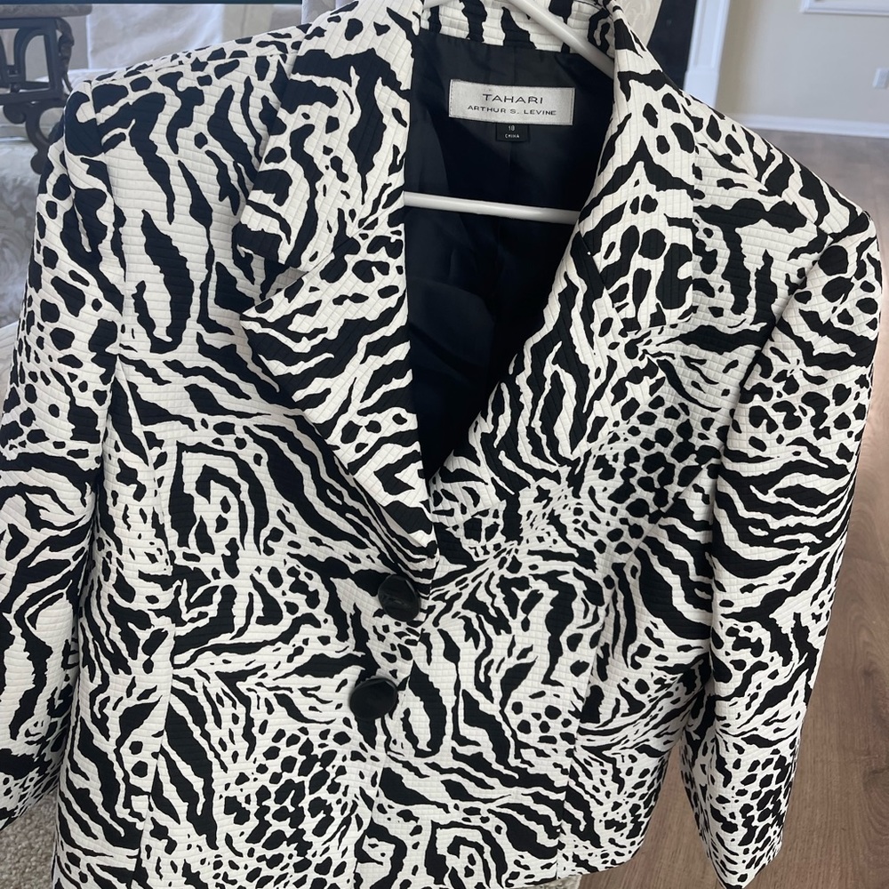 A versatile blazer/ jacket